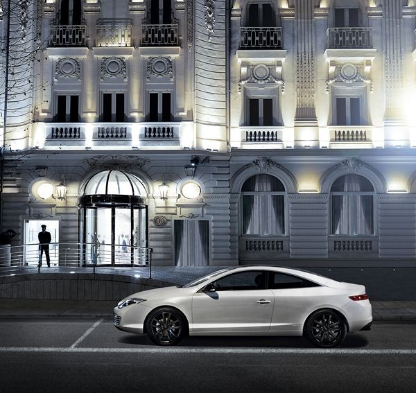 La Renault Laguna Coupé s'offre de légères retouches