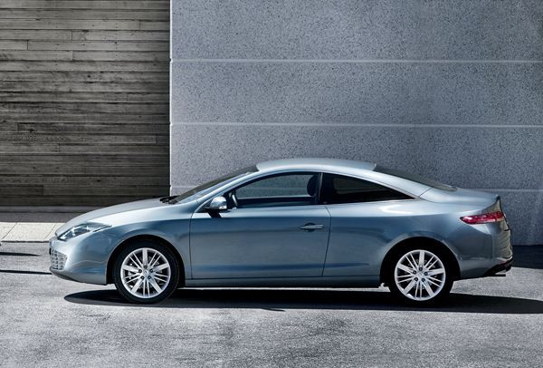 La Renault Laguna Coupé s'offre de légères retouches