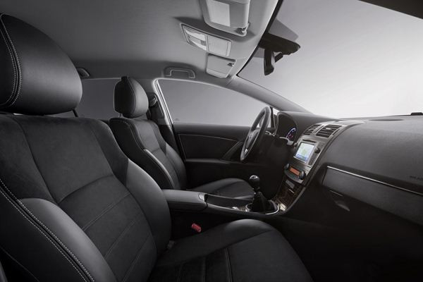 Un léger restyling pour la Toyota Avensis en 2012