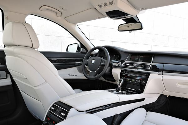 La routière grand luxe BMW Série 7 s'offre un restyling