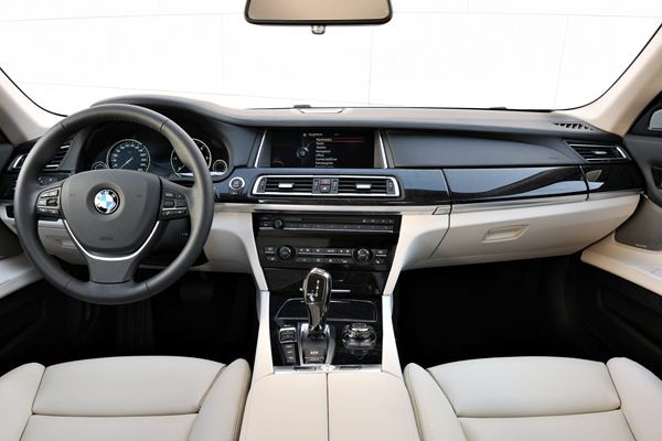 La routière grand luxe BMW Série 7 s'offre un restyling