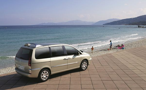La Peugeot 807 s'offre une nouvelle robe légèrement remaniée