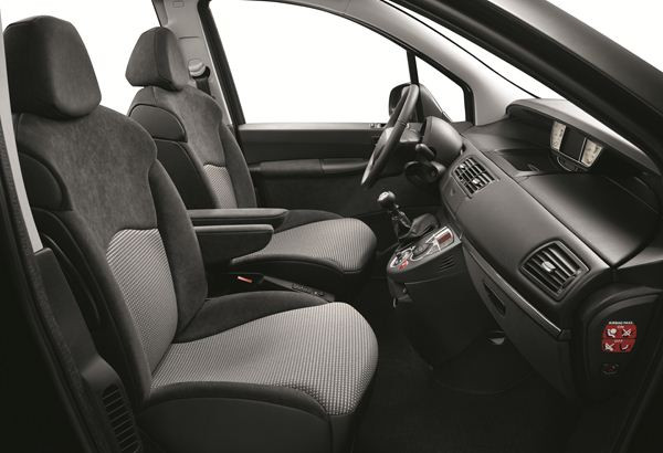 La Peugeot 807 s'offre une nouvelle robe légèrement remaniée