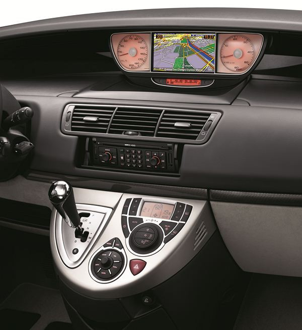 La Peugeot 807 s'offre une nouvelle robe légèrement remaniée