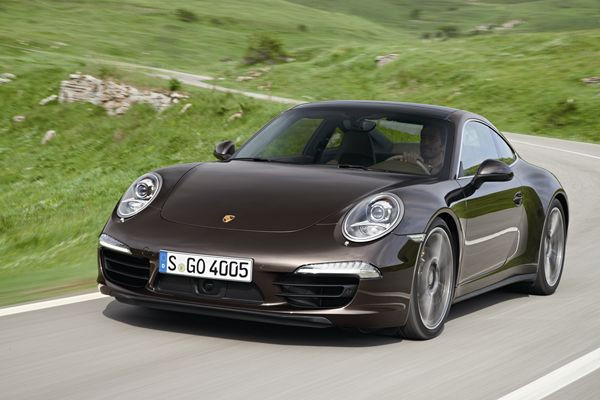 Porsche présente la nouvelle 911 Carrera 4 à transmission intégrale active