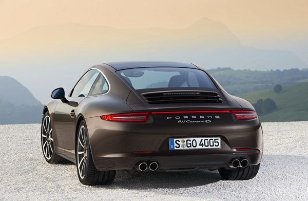Porsche présente la nouvelle 911 Carrera 4 à transmission intégrale active