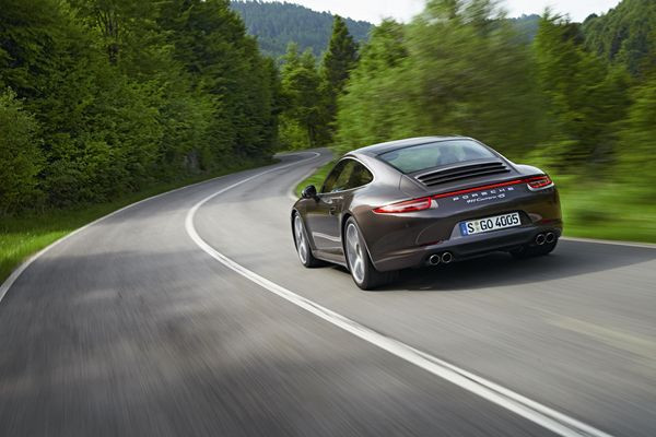 Porsche présente la nouvelle 911 Carrera 4 à transmission intégrale active