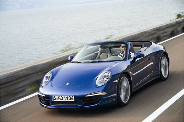 Porsche présente la nouvelle 911 Carrera 4 à transmission intégrale active