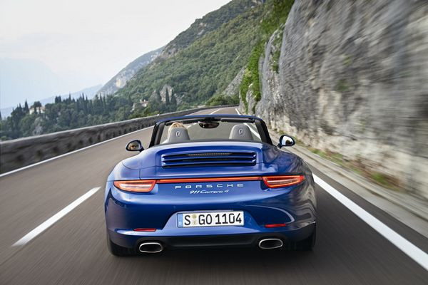 Porsche présente la nouvelle 911 Carrera 4 à transmission intégrale active