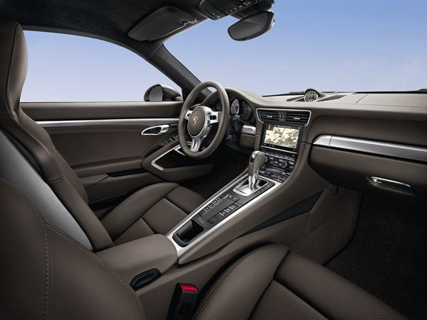 Porsche présente la nouvelle 911 Carrera 4 à transmission intégrale active