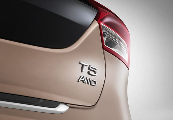 Volvo lance le nouveau crossover tout-chemin V40 Cross Country