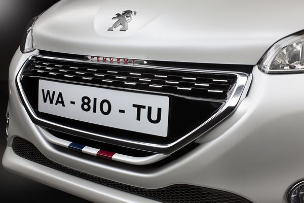La Peugeot 208 GTi dans les roues de la mythique 205 GTi