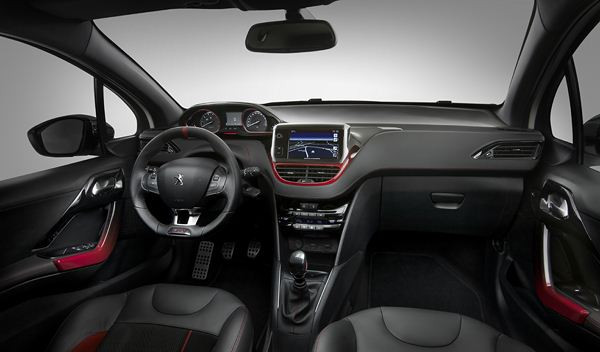 La Peugeot 208 GTi dans les roues de la mythique 205 GTi