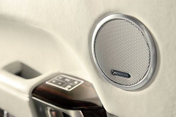 Un nouveau Range Rover combinant luxe, performances et aptitudes en tout-terrain