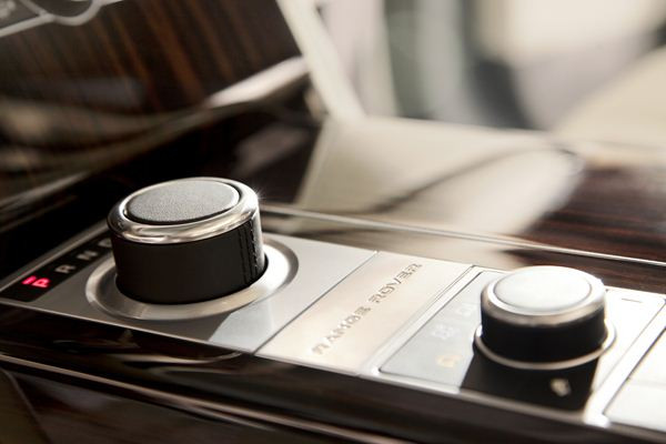 Un nouveau Range Rover combinant luxe, performances et aptitudes en tout-terrain