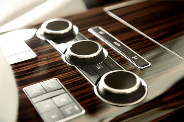Un nouveau Range Rover combinant luxe, performances et aptitudes en tout-terrain