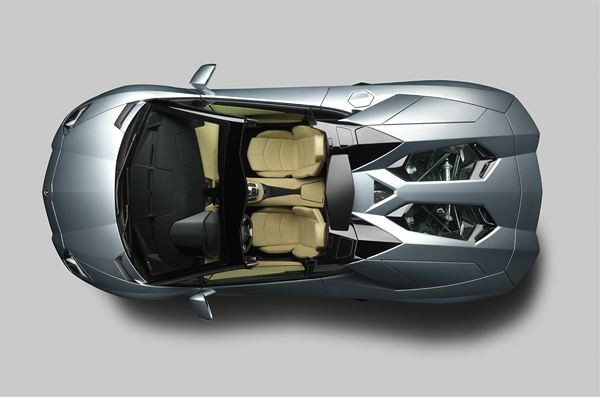 La Lamborghini Aventador LP700-4 se décline en Roadster de 700 ch