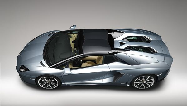 La Lamborghini Aventador LP700-4 se décline en Roadster de 700 ch