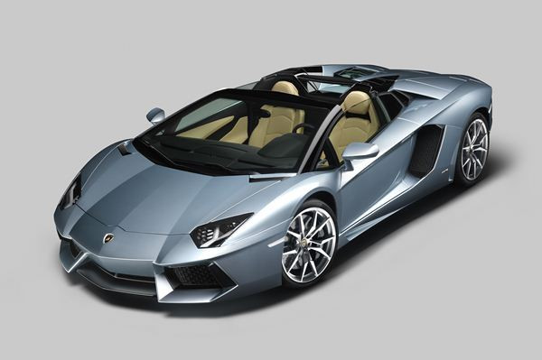 La Lamborghini Aventador LP700-4 se décline en Roadster de 700 ch