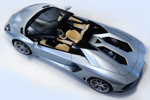 La Lamborghini Aventador LP700-4 se décline en Roadster de 700 ch