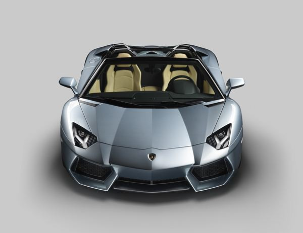 La Lamborghini Aventador LP700-4 se décline en Roadster de 700 ch