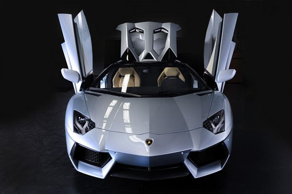 La Lamborghini Aventador LP700-4 se décline en Roadster de 700 ch
