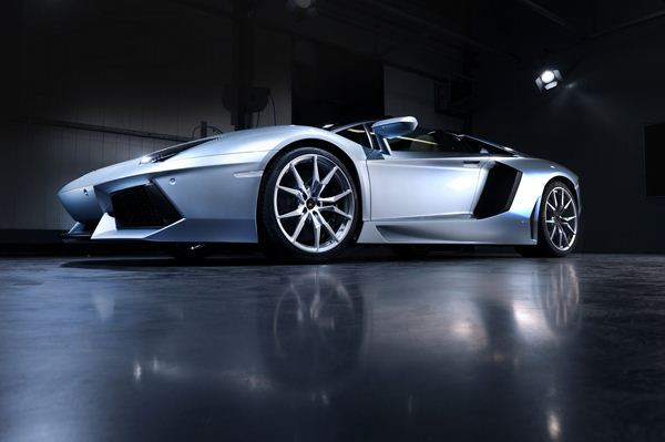 La Lamborghini Aventador LP700-4 se décline en Roadster de 700 ch