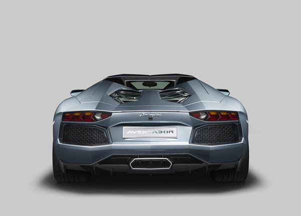 La Lamborghini Aventador LP700-4 se décline en Roadster de 700 ch