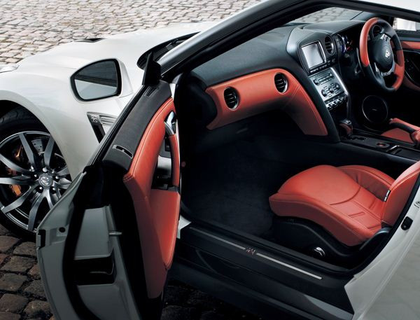 La nouvelle Nissan GT-R 2013 est capable d'accélérer de zéro à 100 km/h en 2,7 secondes