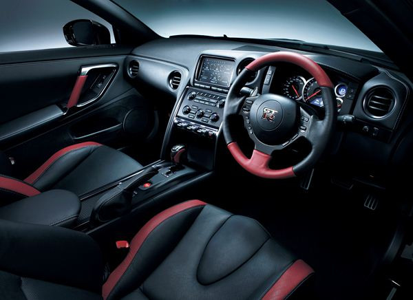 La nouvelle Nissan GT-R 2013 est capable d'accélérer de zéro à 100 km/h en 2,7 secondes