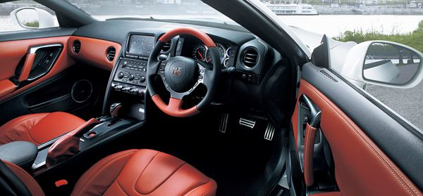La nouvelle Nissan GT-R 2013 est capable d'accélérer de zéro à 100 km/h en 2,7 secondes