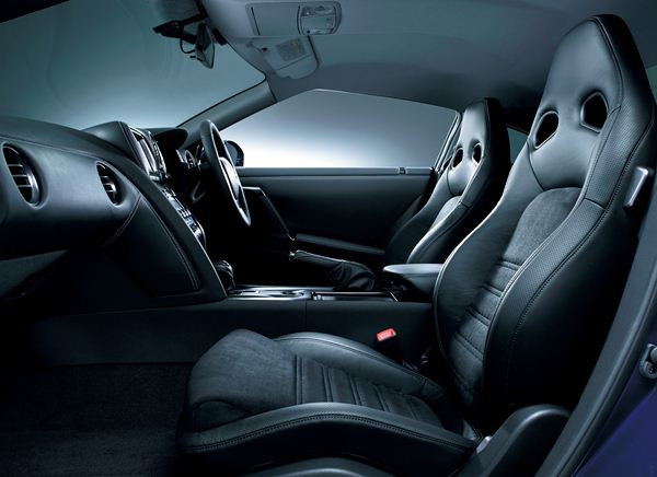 La nouvelle Nissan GT-R 2013 est capable d'accélérer de zéro à 100 km/h en 2,7 secondes