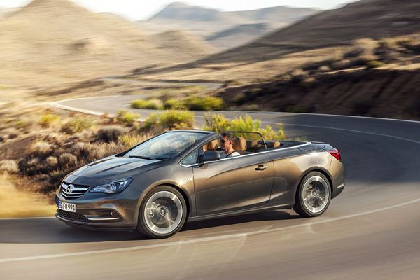 Le grand cabriolet quatre places Opel Cascada commercialisé à partir de 29 900 euros