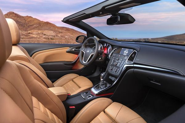 Le grand cabriolet quatre places Opel Cascada commercialisé à partir de 29 900 euros