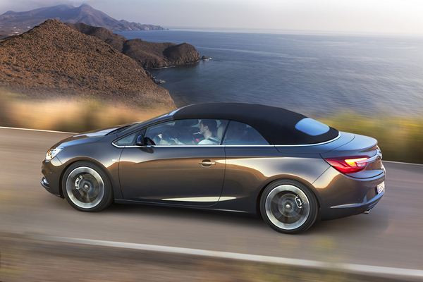 Le grand cabriolet quatre places Opel Cascada commercialisé à partir de 29 900 euros