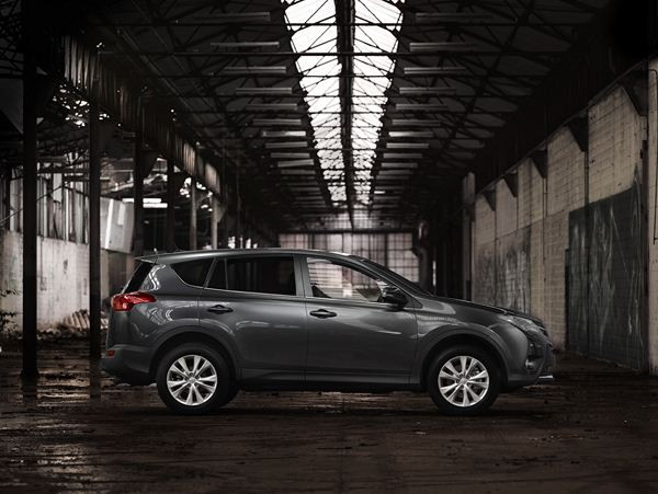 La quatrième génération du Toyota RAV4 entre en piste