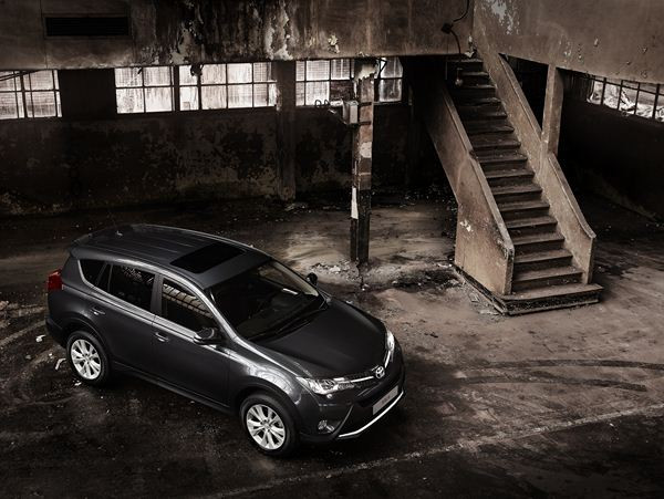 La quatrième génération du Toyota RAV4 entre en piste