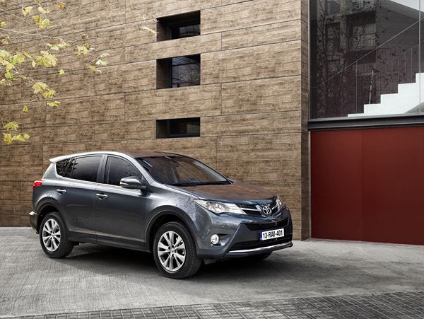 La quatrième génération du Toyota RAV4 entre en piste