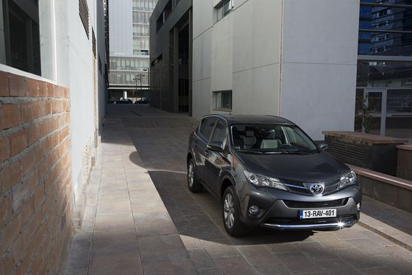 La quatrième génération du Toyota RAV4 entre en piste