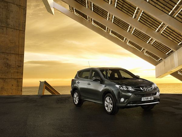 La quatrième génération du Toyota RAV4 entre en piste