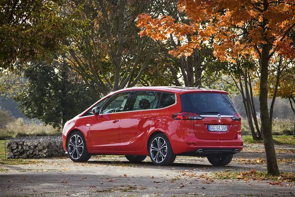 L’Opel Zafira Tourer adopte un moteur BiTurbo diesel de 195 ch et 400 Nm