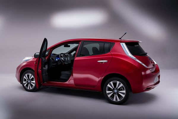 La Nissan Leaf électrique s’offre plus de 100 modifications fondées sur l'expérience client