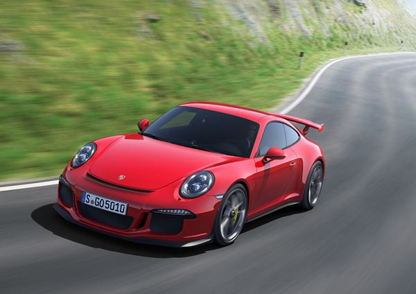 Porsche lance une nouvelle 911 GT3 de 475 ch à roues arrière directrices actives