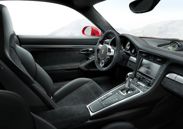 Porsche lance une nouvelle 911 GT3 de 475 ch à roues arrière directrices actives