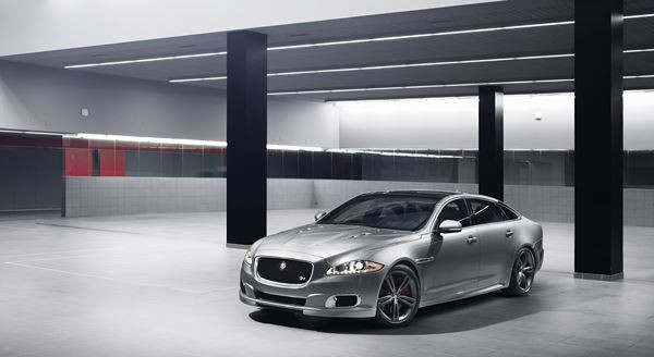 La Jaguar XJR s’offre un V8 de 5.0 litres développant 550 ch et 680 Nm de couple