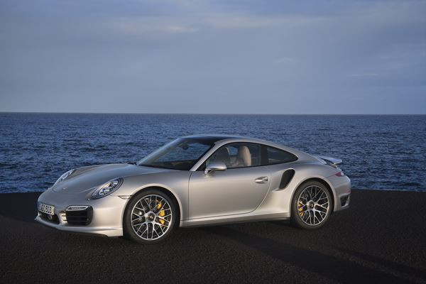 La nouvelle Porsche 911 Turbo S en approche