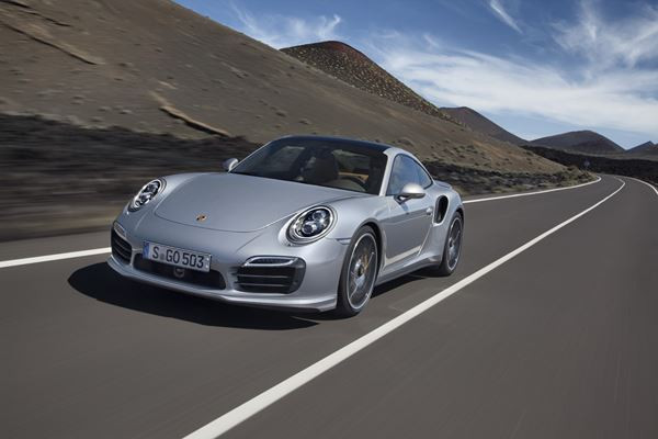La nouvelle Porsche 911 Turbo S en approche