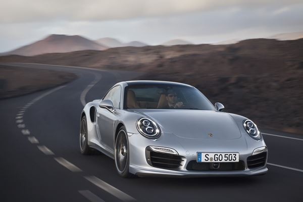 La nouvelle Porsche 911 Turbo S en approche