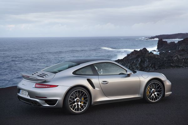 La nouvelle Porsche 911 Turbo S en approche