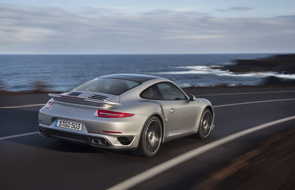 La nouvelle Porsche 911 Turbo S en approche